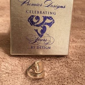 Premier Vanessa Ring